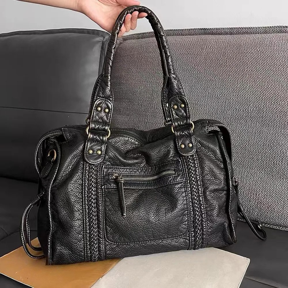 Schwarze Lederhandtasche mit Reißverschlusstaschen