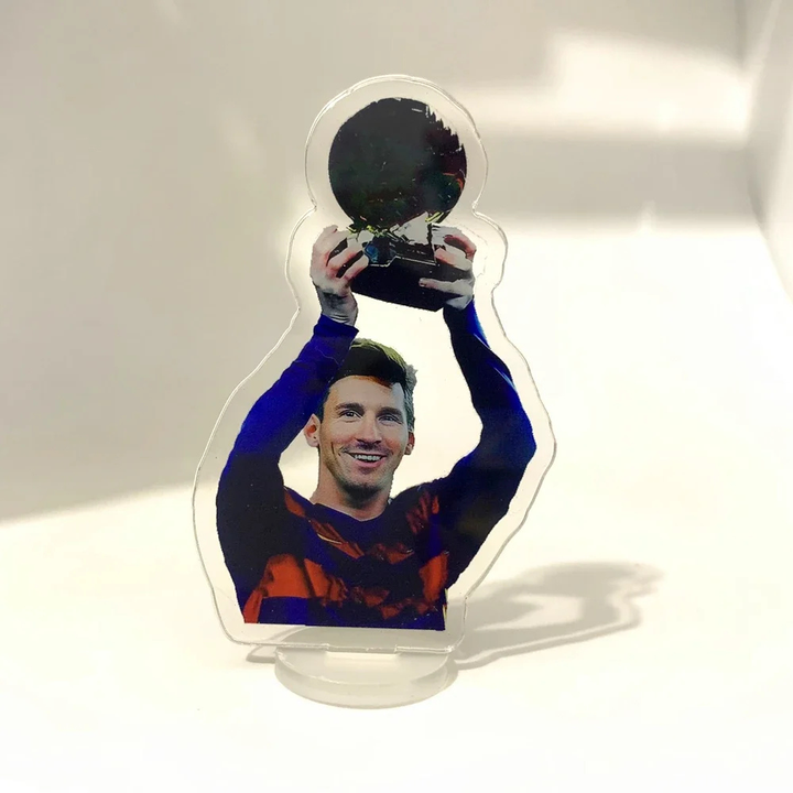 Espositore con figurina giocatore in posa d'azione calcio Coppa del Mondo
