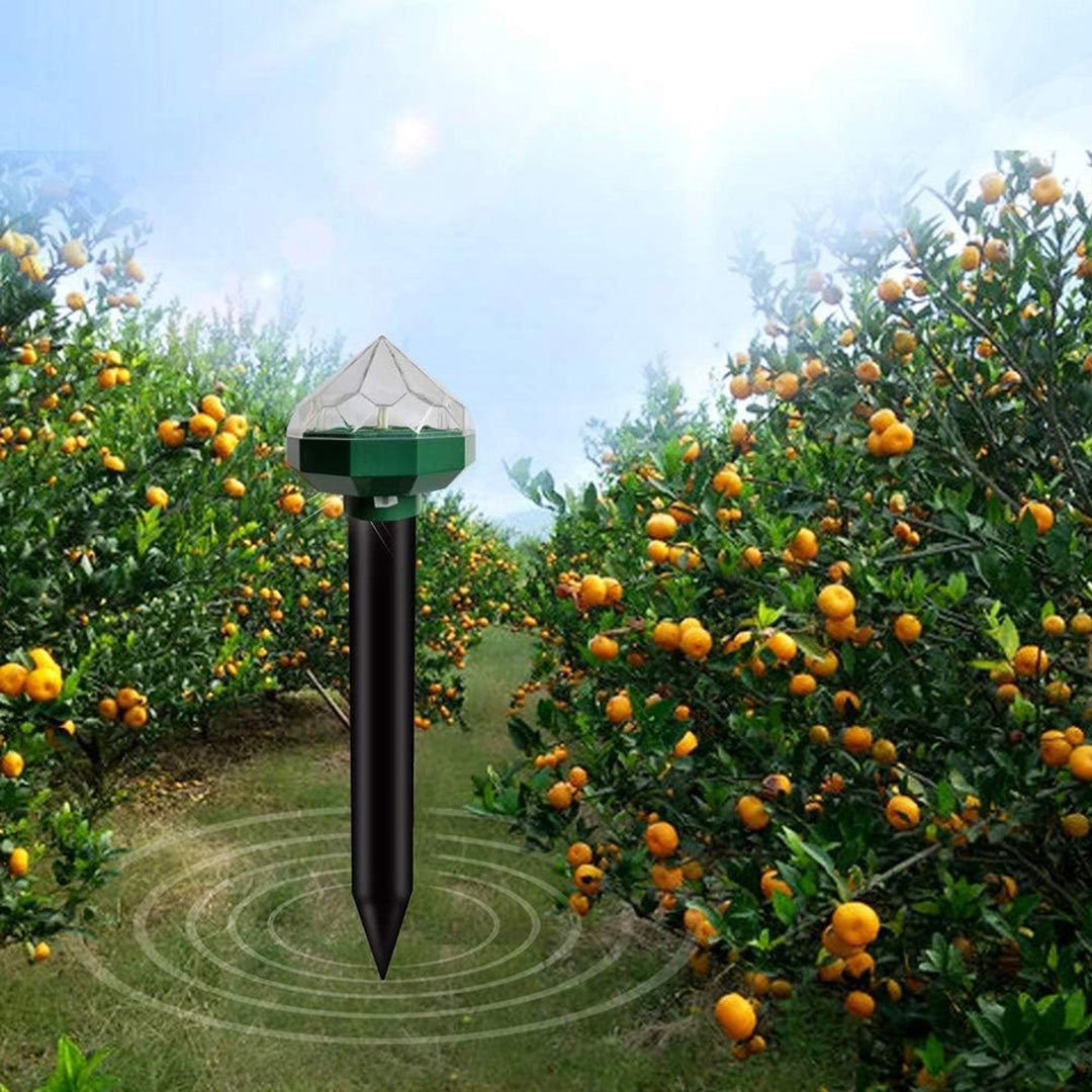 Solar Animal Repeller Ultrasonic Pest Control Stake Outdoor Rodent Deterrent For Lawn Garden - Image 3